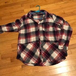 Maurice’s brand cute silhouette top plaid