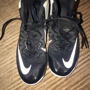 Basketball shoes