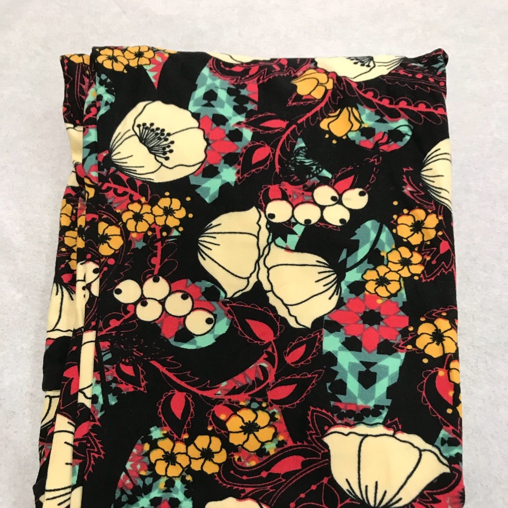 LulaRoe one size leggings black Multi print NWT