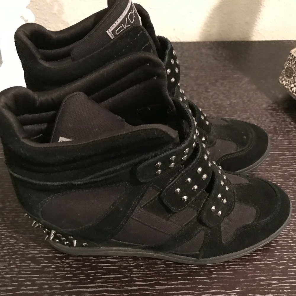 Skechers Black wedge sneakers with silver studs