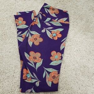 Purple floral Lularoe leggings