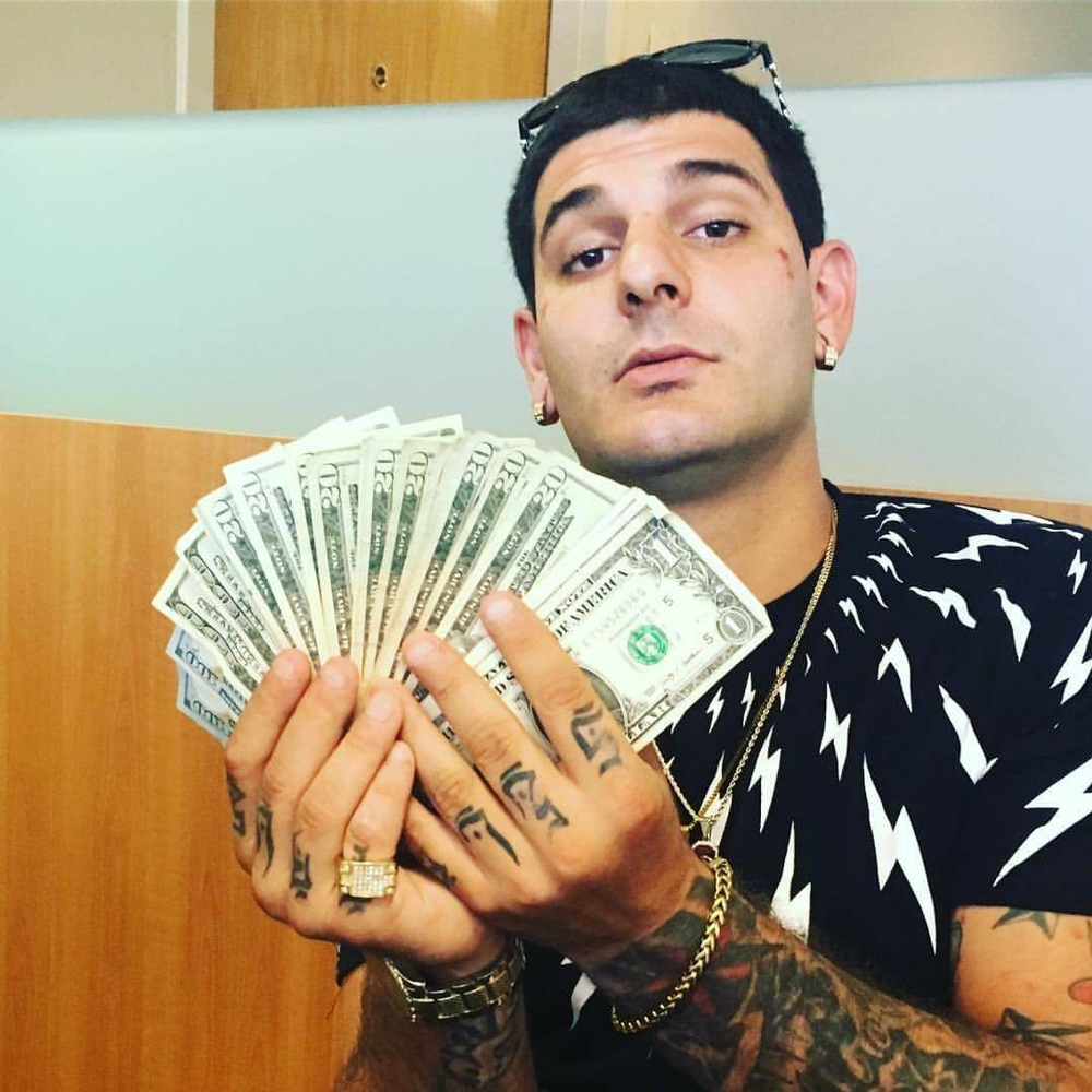 Meet your Posher, Carlo