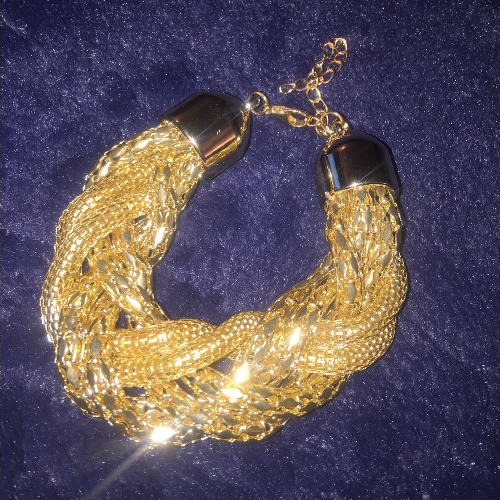 Gold chunky bracelet.