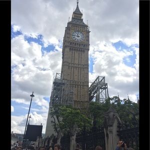 Meet your Posher, Enza