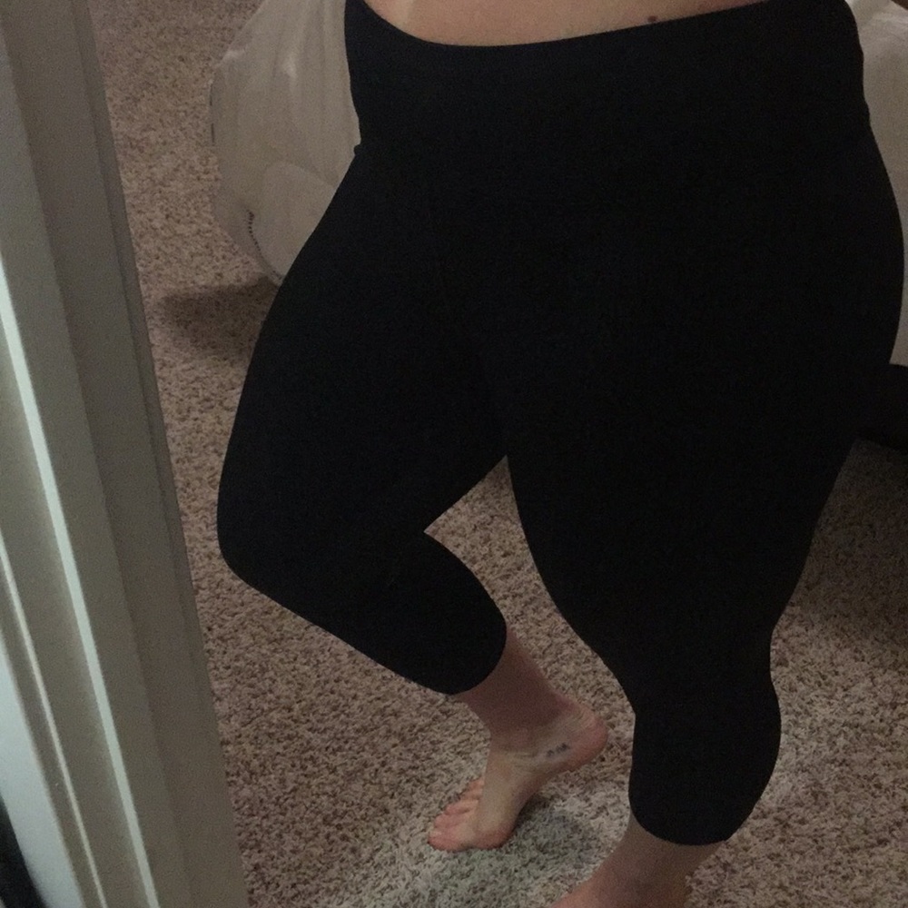 Jockey cropped workout pants
