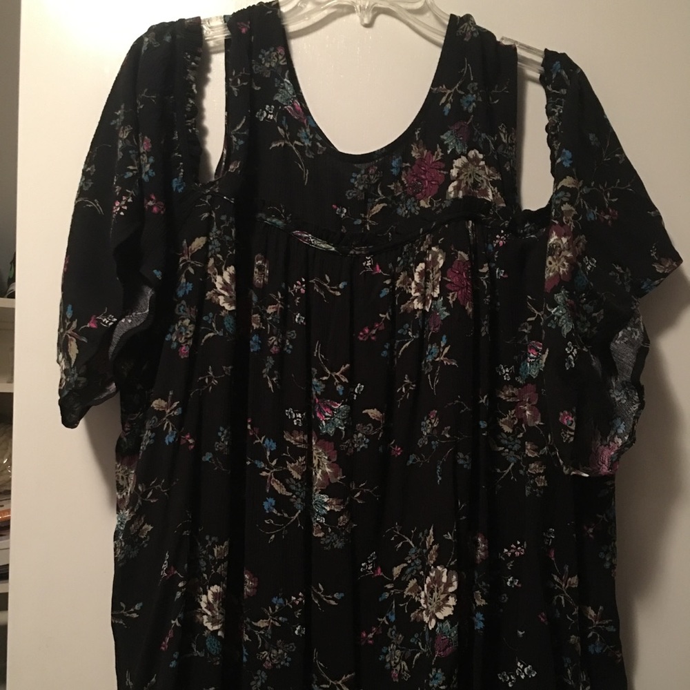 Floral print top with off the shoulder sleeves