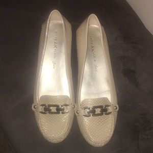 NWOT Anne Klein iflex Champagne snake skin Loafer