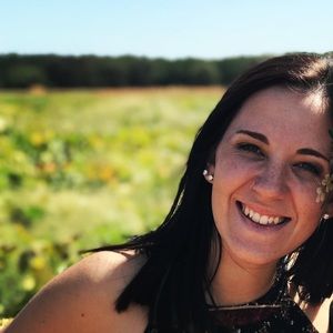 Meet your Posher, Olivia