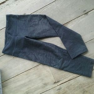 LIKE NEW Lululemon crop leggings