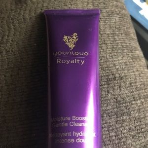 YOUNIQUE ROYALTY MOISTURE BOOSTING CLEANSER