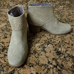 TOM'S Leila Suede Embossed Bootie