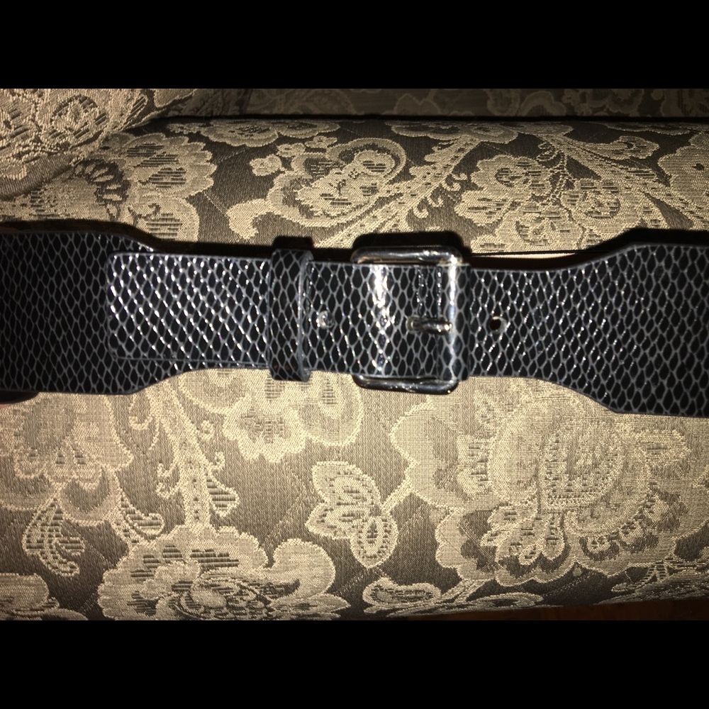 Black Leather Anne Klein Belt!