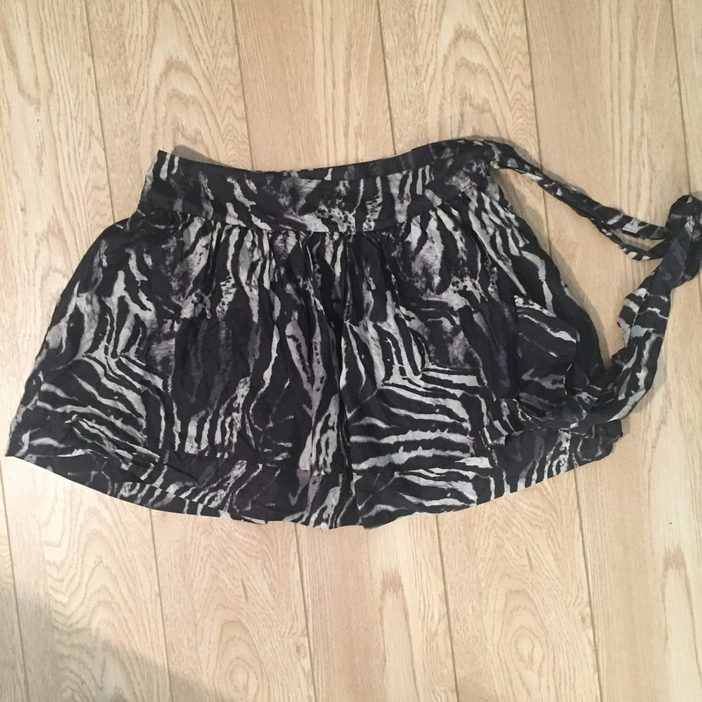 Black, White Zebra-like Print Skirt w/ Side Ties