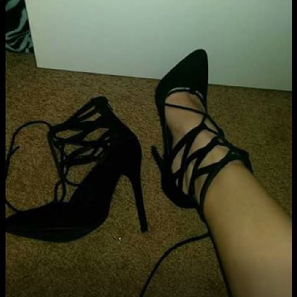 Black lace pumps