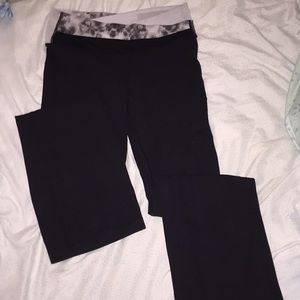 Size 6 black Lululemon yoga pants