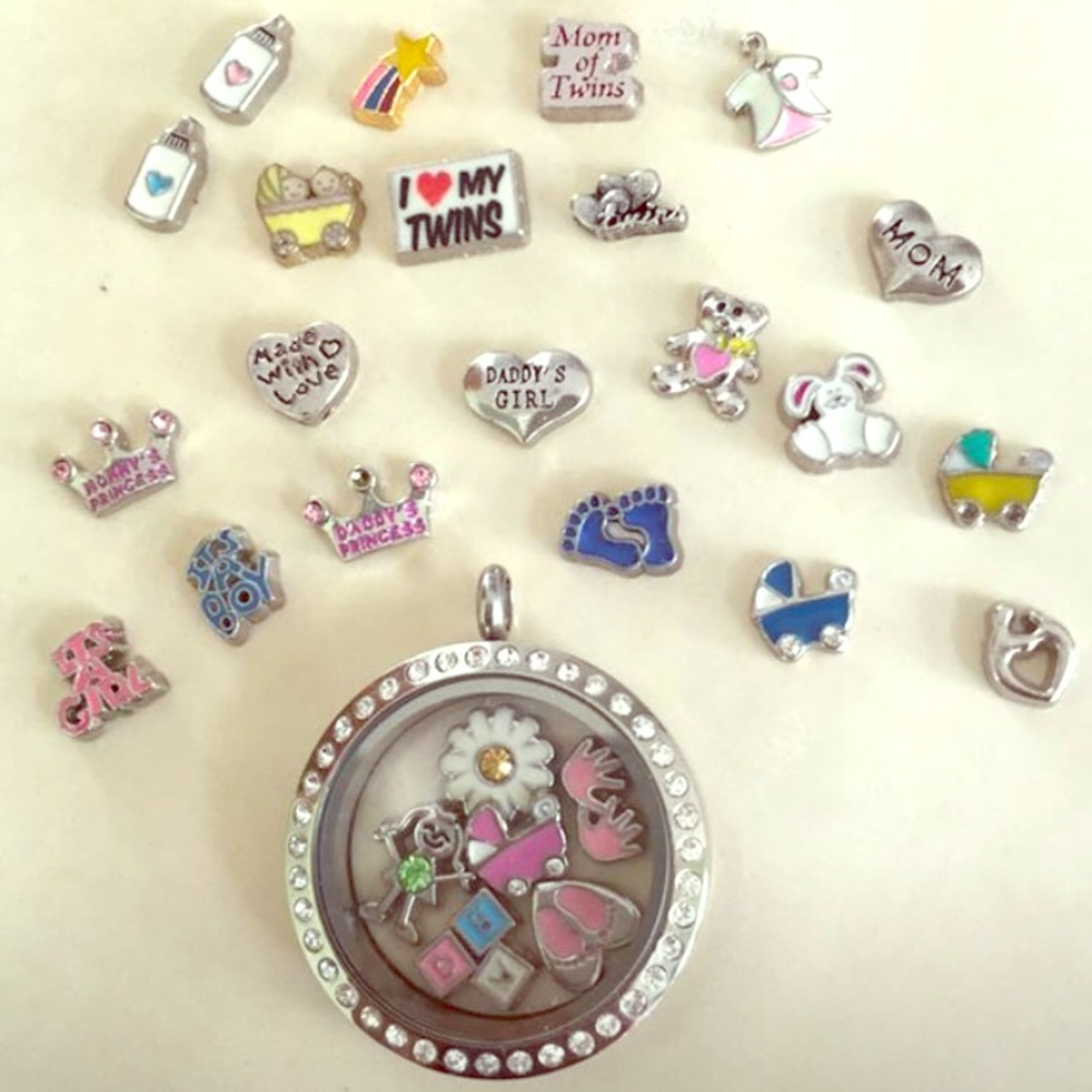 Personalized Floating Locket, 5 Charms/Background