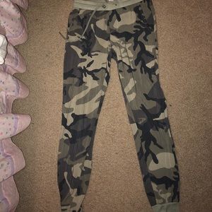 Women’s joggers