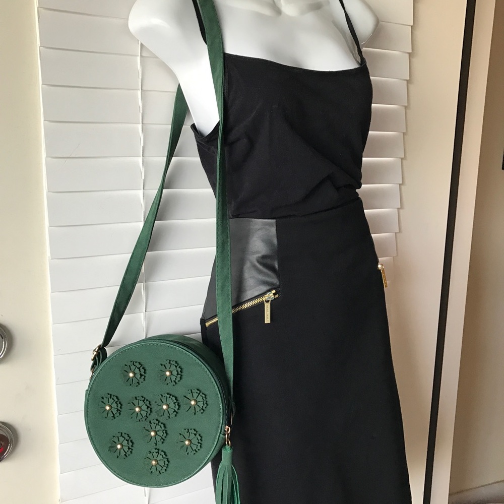 🙃Forest green purse with flower details