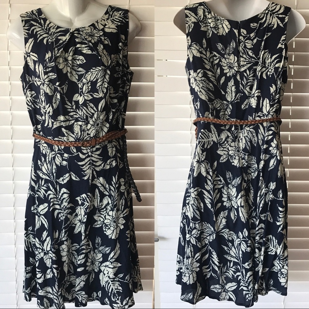 🙃Navy and white dress