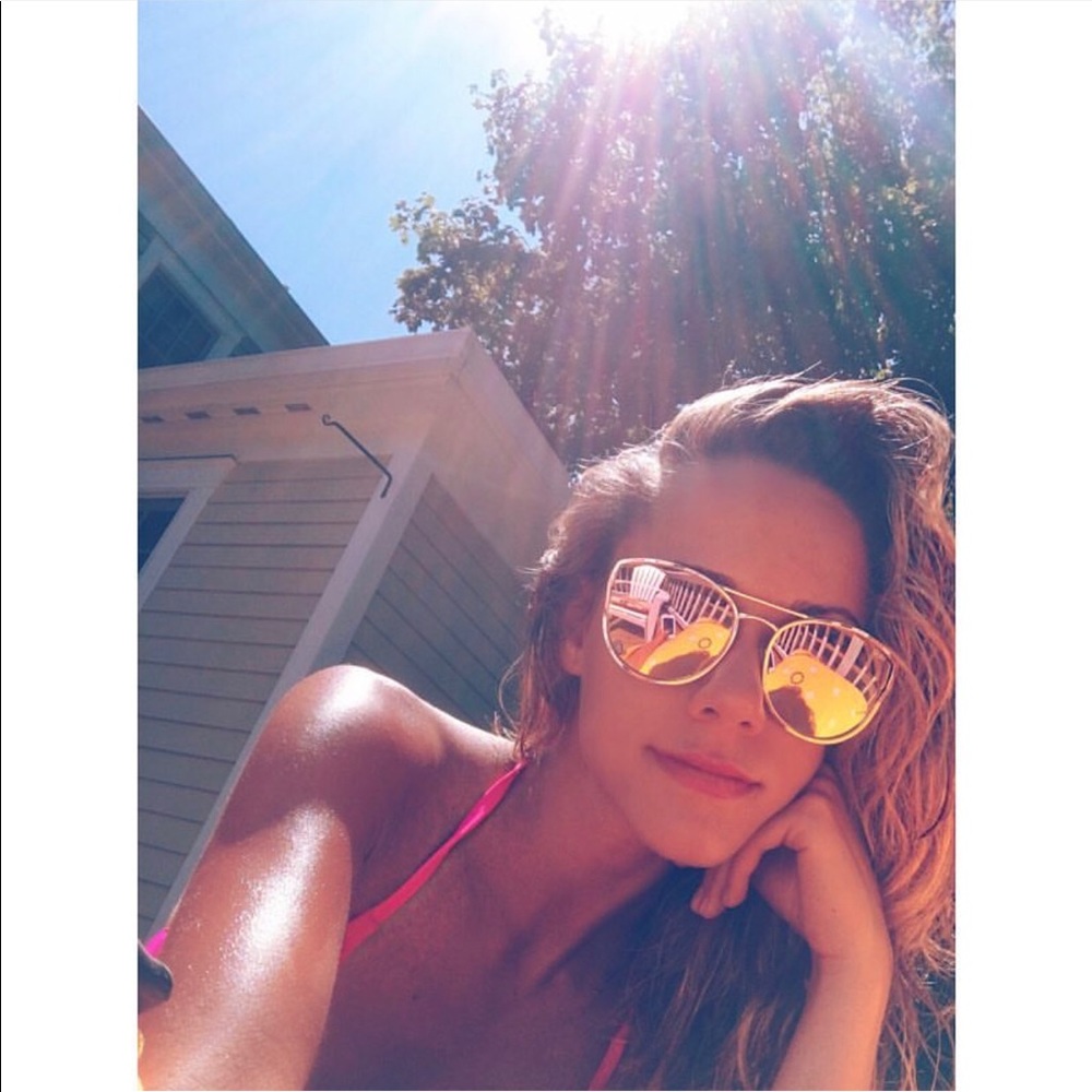 Quay reflecting sunglasses