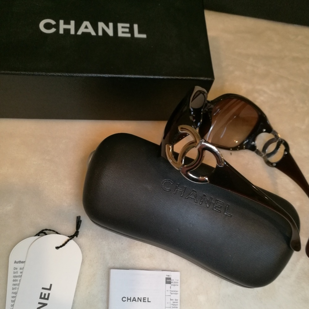 Authentic Chanel sunglasses w/ original box& case