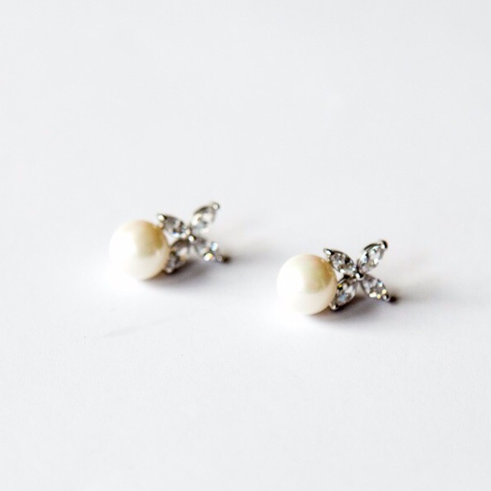 Pearl elegant statement earrings