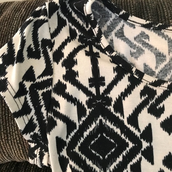 ✅SOLD✅Charlotte Russe Aztec print top - Picture 2 of 3