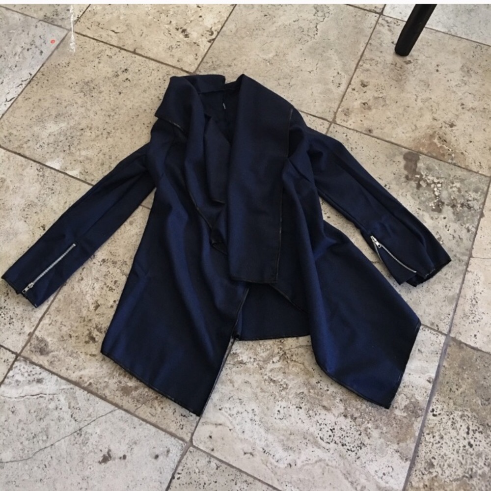 Navy stylish wrap around coat/cape - Picture 4 of 7