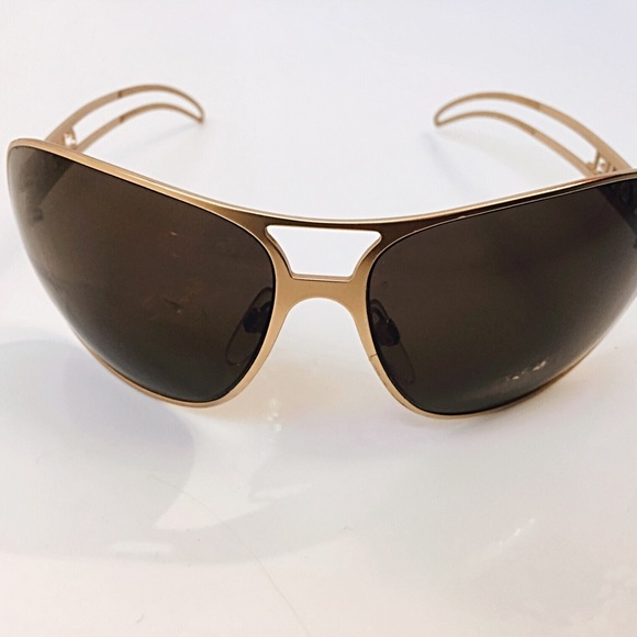 🔥1/2 off!!🔥Chanel Oversized Sunglasses - Picture 2 of 3