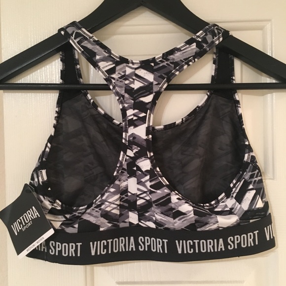 Victoria's Secret Sports Bra 💪🏽✨ - Picture 2 of 4