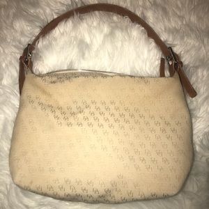 ✨Dooney and Bourke boho purse✨
