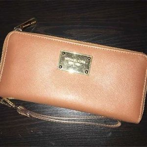 MIchael Kors Jet Continental Saffiano