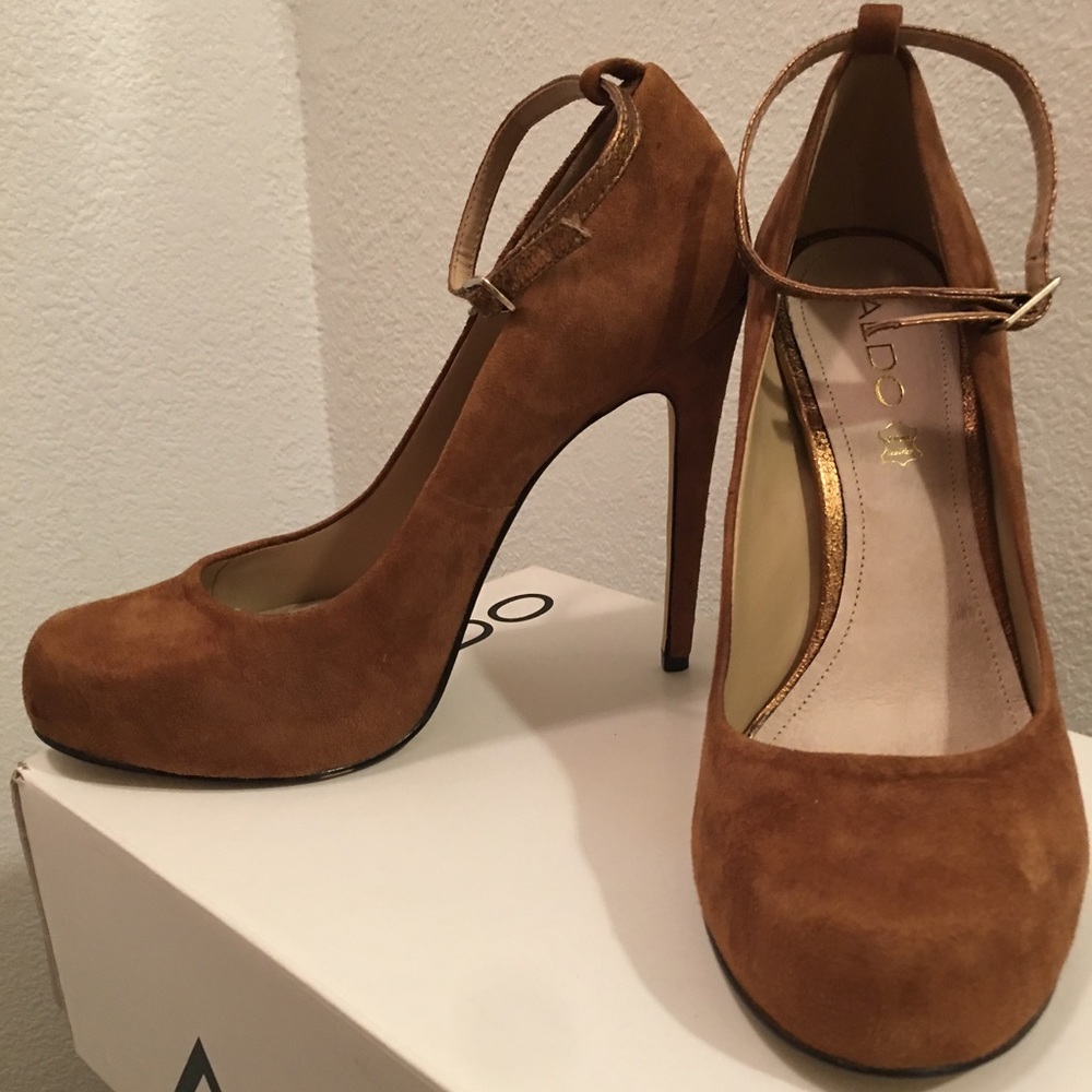 Size 9 womens Aldo heels with strap