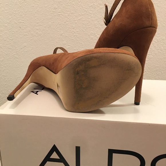 Size 9 womens Aldo heels with strap - Picture 8 of 8