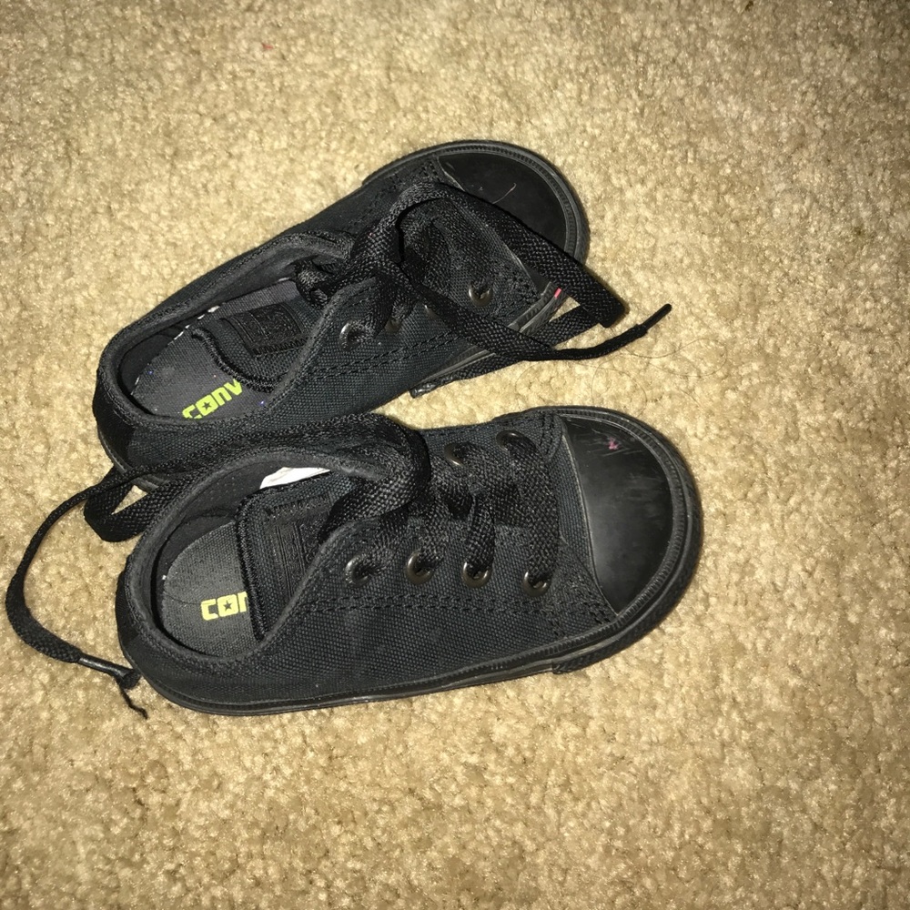 Kids all black converse