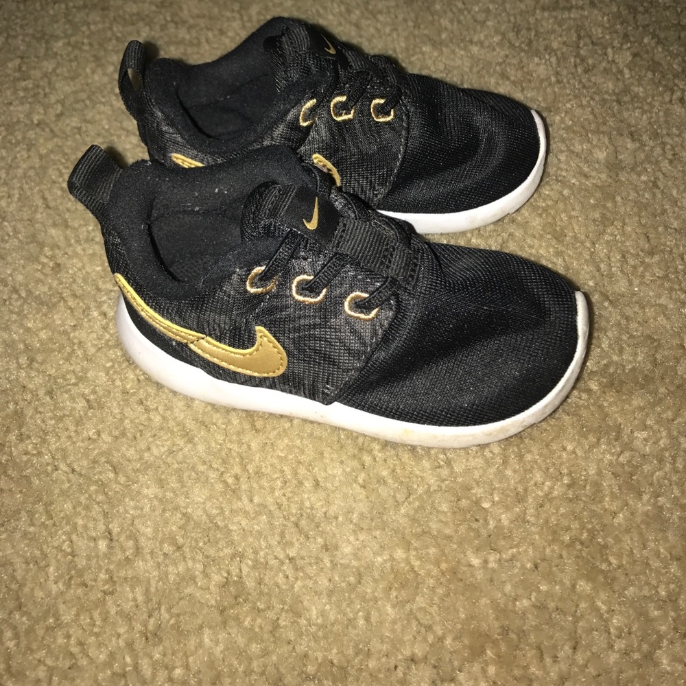 Toddler girls Nike shoes