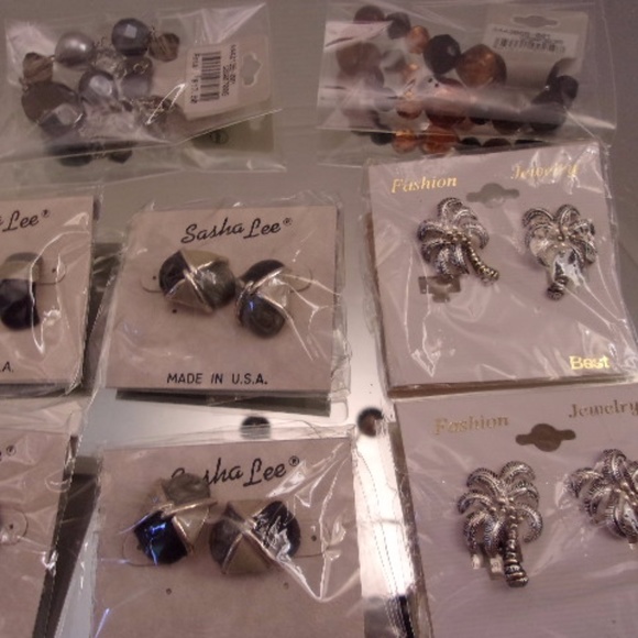 8 SASHA LEE EARRINGS & 3 BRACELETS C52 - Picture 3 of 4