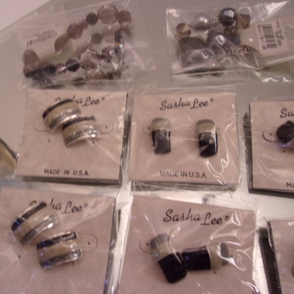 8 SASHA LEE EARRINGS & 3 BRACELETS C52 - Picture 2 of 4