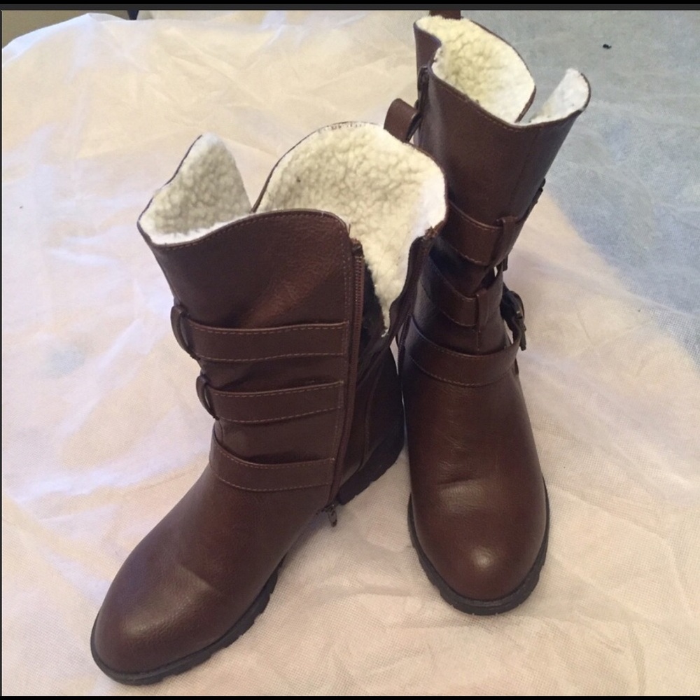 Just fab Brown boots! 👢