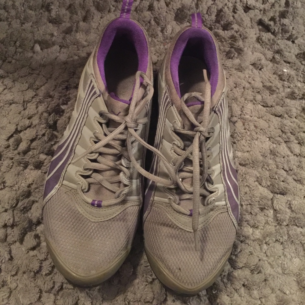 Size 8 Puma Tennis shoes, gently worn