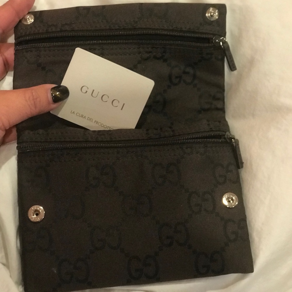 Gucci pouch wallet