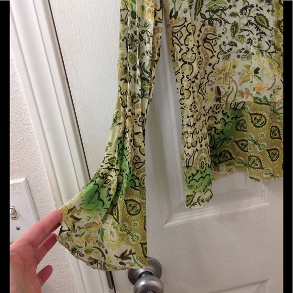 Stylish Notations Top - Picture 3 of 3