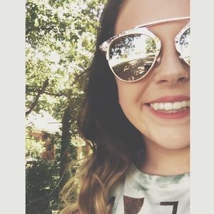 Meet your Posher, Tia