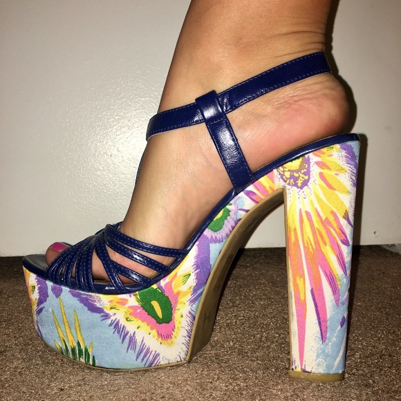 SOLD OUT Shoe Republic LA Strappy Platform Heels 8 - Picture 2 of 8