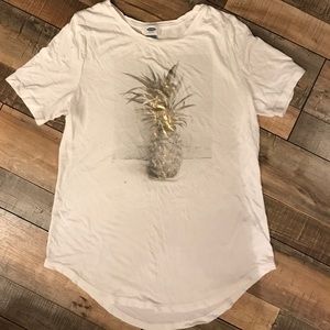 Super comfy golden pineapple t shirt