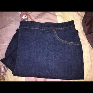 Lot Of 2 New Women’s Capris Size 26/ 28