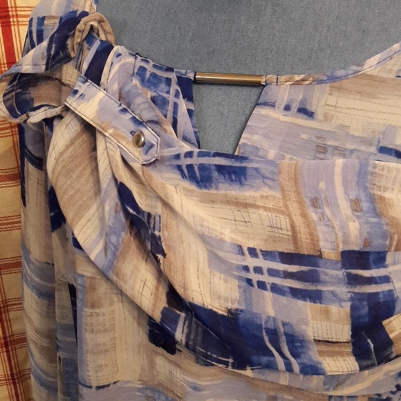 **SALE** Blue & White Sheer New Directions Top - Picture 3 of 8