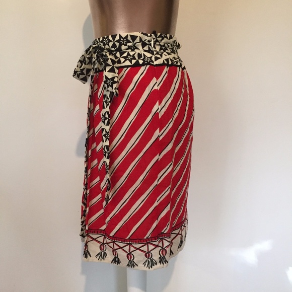 ANTRHO We Heart Vera Red Stripe Star Tie Skirt - Picture 4 of 8