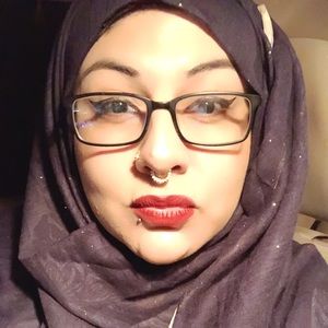 Meet your Posher, Amira