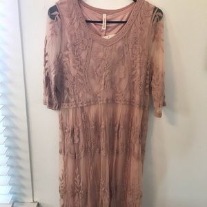 BRAND NEW Stunning Lace Dress in Mauve
